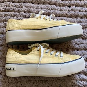 SeaVees corduroy platform tennis shoes 💛